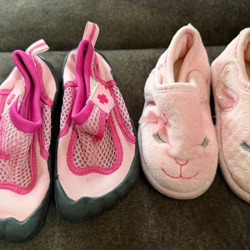 2 pair of shoes water shoes and slippers size 7/8